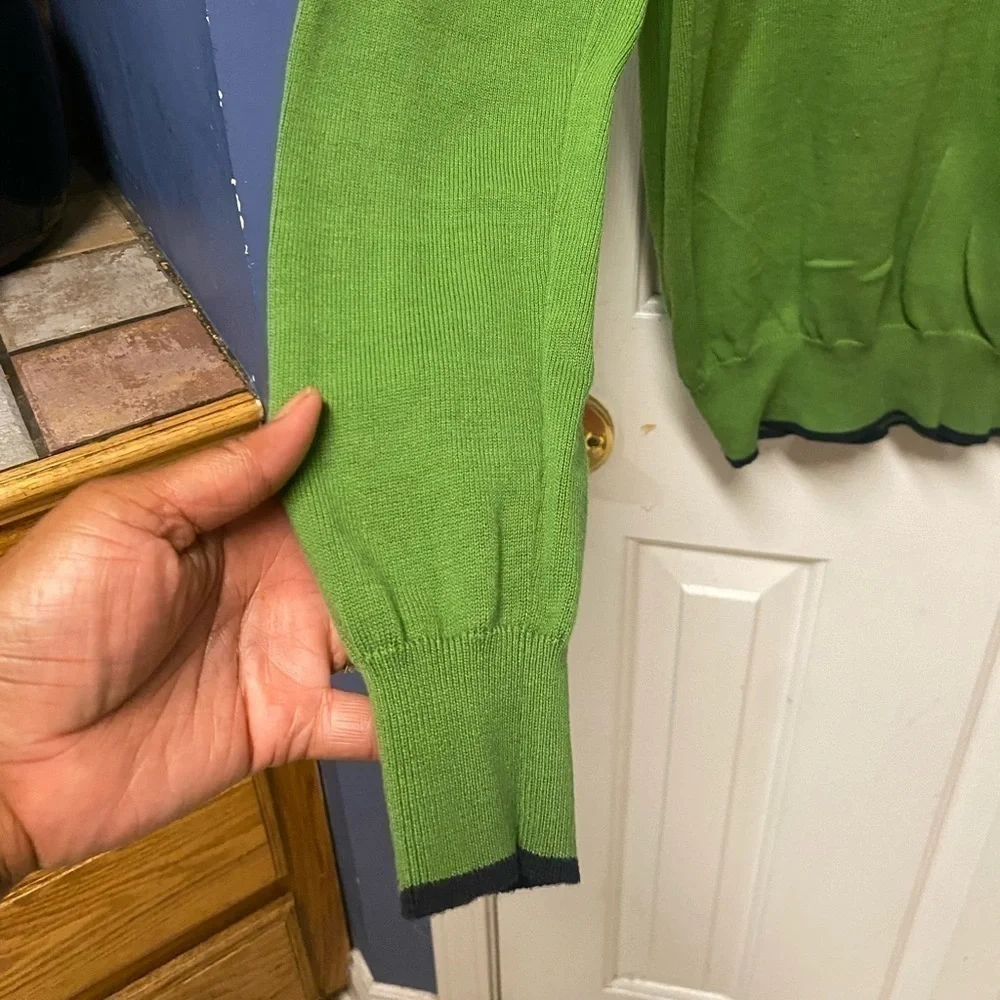 Green v-Neck sweater men or women size L